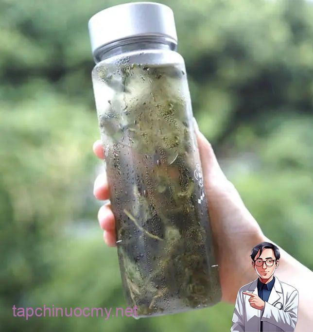 Trà dùng nước lạnh để chiết trà lại càng tăng tính “âm”, giúp hạ hỏa tâm can, trấn tĩnh khí huyết. 