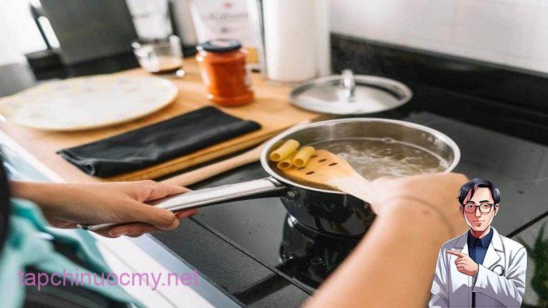 Bếp từ được cho là an toàn hơn cho sức khỏe khi dùng nấu nướng. (Ảnh minh họa)