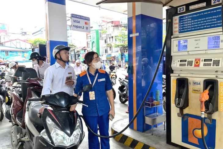 Nhiều c.h.i.ê.u trò ‘ăn theo’ xăng E10