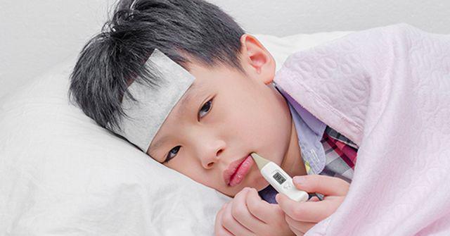 Bé trai 2 tuổi sốt cao, hành động sai lầm của cha khiến con ra đi mãi mãi, đọc để không bao giờ phải hối hận