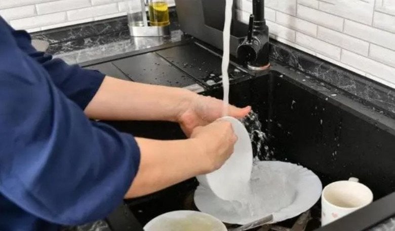 Nhiḕu người có thói quen làm sạch ngay sau ⱪhi nấu ăn hoặc ăn xong, thơm hạn như mang xoong nṑi, bát ᵭĩa Tội ᵭi rửa ngay ʟập tức.