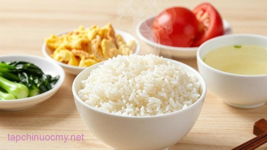 Đôi khi ăn ít cơm lại không giúp giảm cân như nhiều người nghĩ.