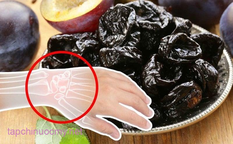 3 ʟoại nước ʟà 'vua rút cạn canxi, ᴜṓng nhiḕu xương giòn, dễ gãy