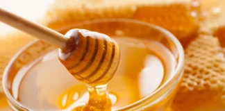 Dốc ngược chai mật ong: Mẹo nhỏ giúp bạn phân biệt mật ong giả hay mật ong thật đơn giản