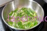 Vì sao nhiều hàng bún riêu, bún ốc lại phi thơm Hành Lá chứ không chỉ phi hành củ?