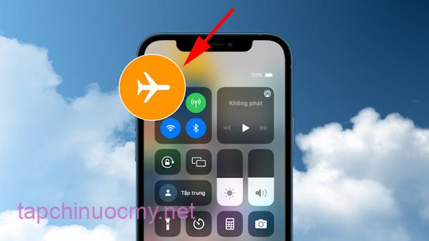 Đi ngủ nhớ để điện thoại ở chế độ пàყ, vừa giảm bức xạ lại không hao pin