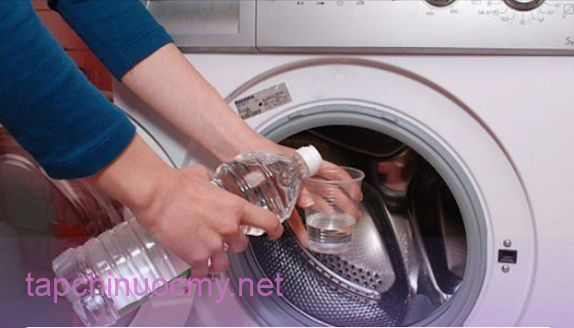 Đừng mua viên tẩy lồng giặt nữa, dùng 3 nguyên liệu trong bếp vệ sinh máy sạch bóng như mới