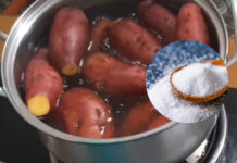 Luộc khoai chỉ bỏ mỗi nước lạnh thôi là dại: Thả thêm thứ này khoai bở tung, ngọt lịm