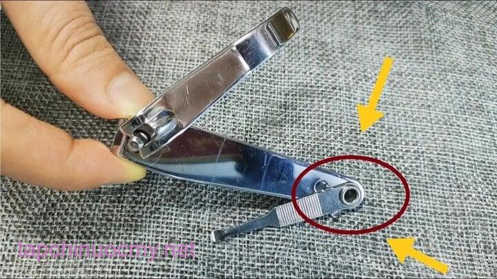 Lỗ nhỏ trên bấm móng tay có cȏng dụng gì?- Ảnh 1.