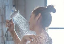 4 khung giờ dù bẩn tới mấy cũng đừng đi tắm kẻo dễ đột quỵ