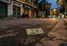 Vì sao nhiều người tránh nhặt tiền rơi trong tháng 7 âm lịch?